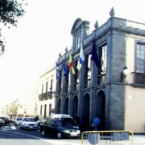 Façade of the Ayuntamiento de La Laguna complex with its three