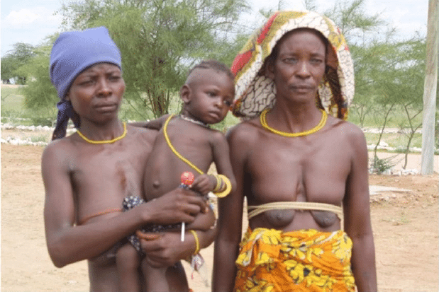 Peuple Mucubal (sous-groupe Herero vivant en Angola du sud